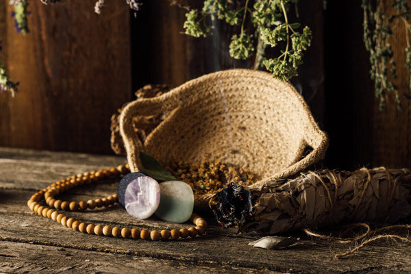 Ethnobotanische Pflanzen im Alltag: Was heimische Kräuter, Blüten und Wildpflanzen heute noch für uns tun können - Ethnobotanische Pflanzen praktisch erleben: Würzen, Färben, Heilen