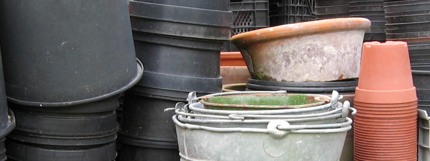 verschiedene Pflanzgefaesse